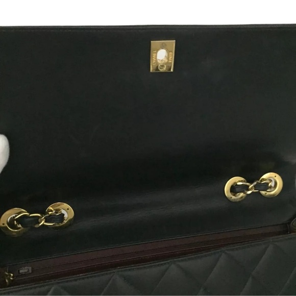 CHANEL Black and Gold Shoulder Bag - Picture 15 of 17